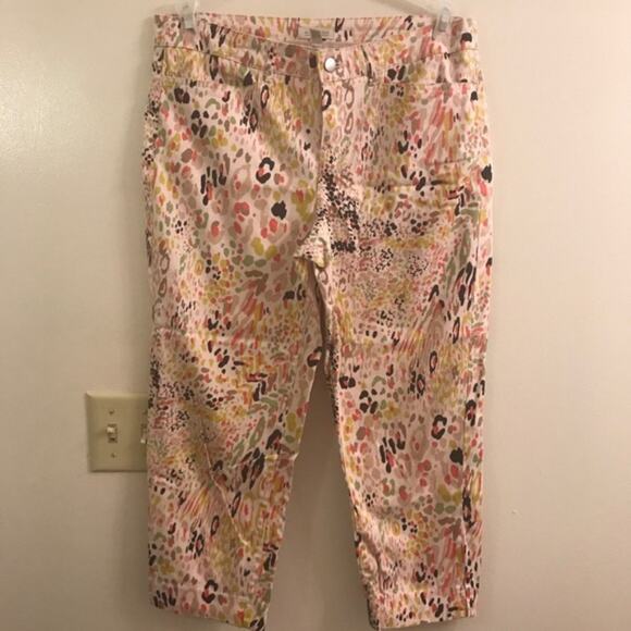 Fun animal print slacks. Size 4 - Picture 1 of 4